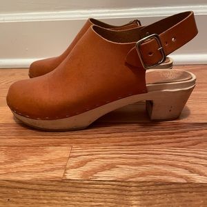 Bryr clogs suzie low heel closed toe whiskey leather size 40